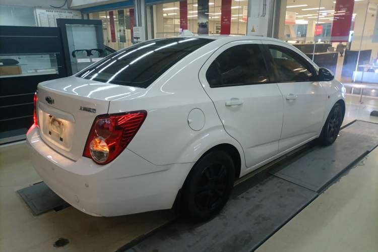 Used Chevrolet Aveo Sonic 2011 Sedan 1.4L Manual Transmission SE Rear Right 45 Deg