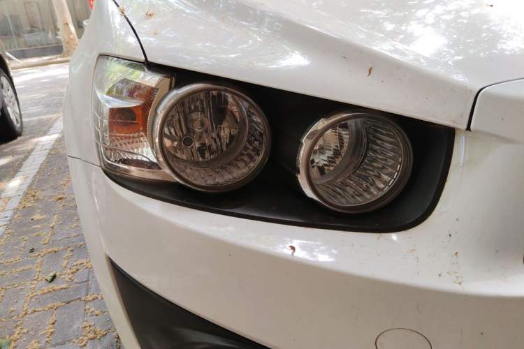 Used Chevrolet Aveo Sonic 2011 Sedan 1.4L Manual Transmission SE Right Front Headlight