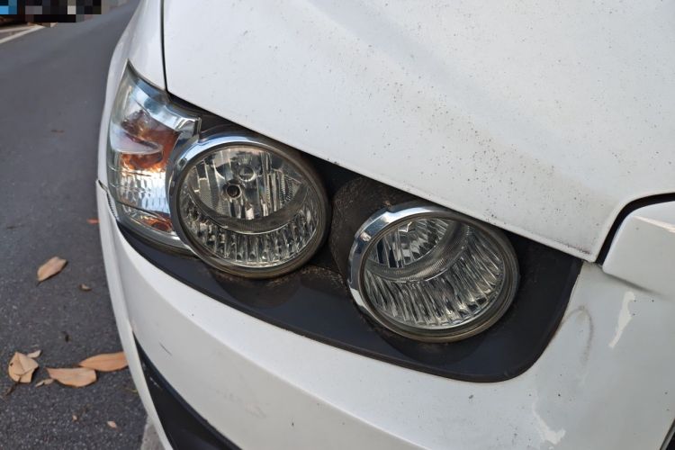 Used Chevrolet Aveo Sonic 2011 Hatchback 1.4L MT SE Right Front Headlight