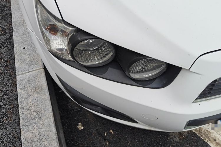 Used Chevrolet Aveo Sonic 2011 Sedan 1.4L MT SL Right Front Headlight