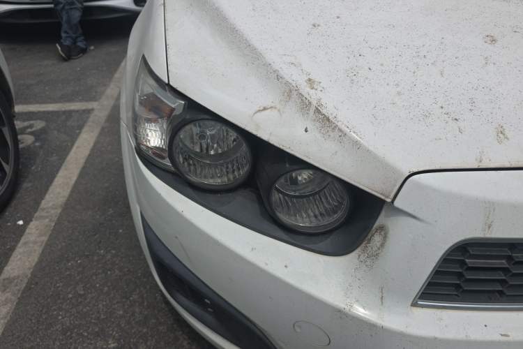 Used Chevrolet Aveo Sonic 2011 Sedan 1.4L MT SL Right Front Headlight