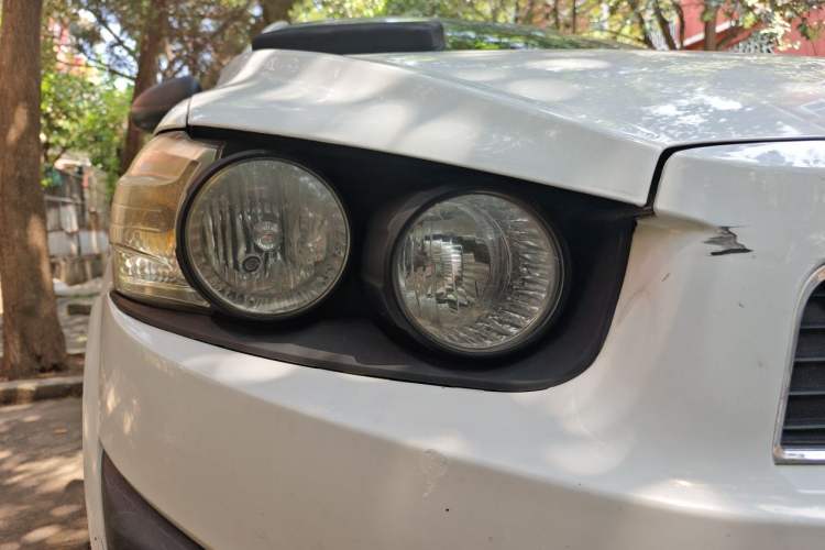 Used Chevrolet Aveo Sonic 2011 Sedan 1.4L MT SL Right Front Headlight