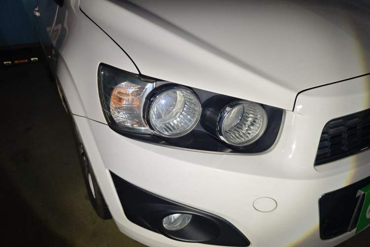 Used Chevrolet Aveo Sonic 2011 Hatchback 1.6L AT SX Right Front Headlight