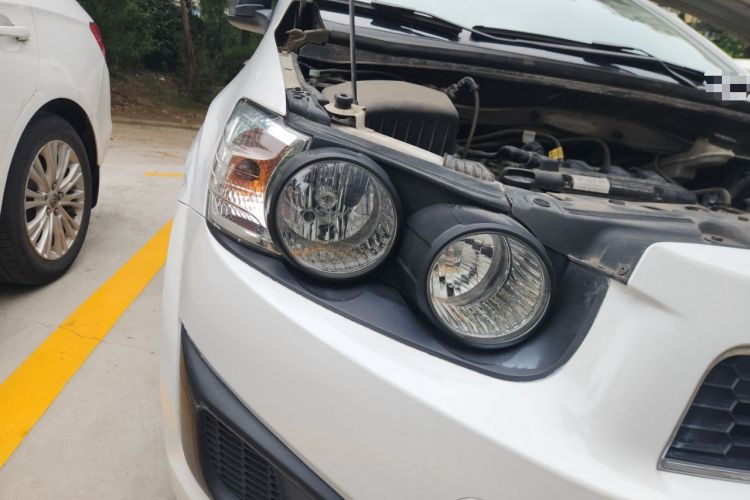 Used Chevrolet Aveo Sonic 2011 Sedan 1.4L MT SL Right Front Headlight