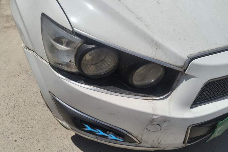 Used Chevrolet Aveo Sonic 2011 Sedan 1.4L MT SL Right Front Headlight