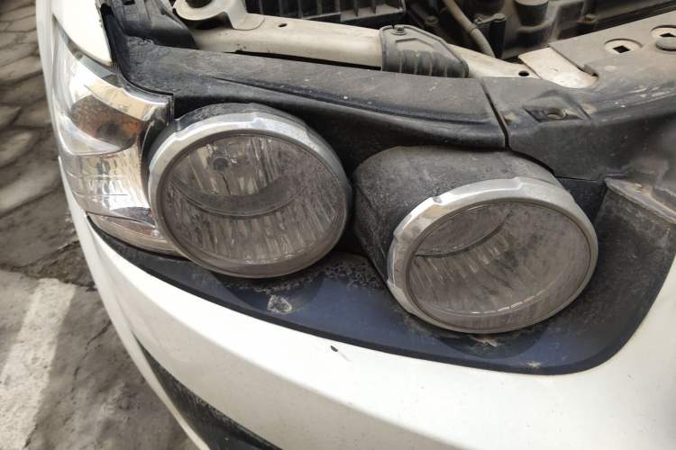 Used Chevrolet Aveo Sonic 2011 Sedan 1.6L Manual Transmission SX Right Front Headlight