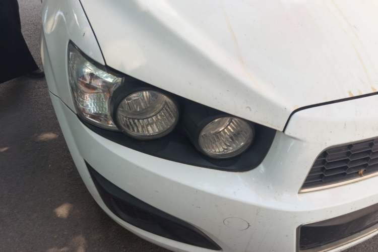 Used Chevrolet Aveo Sonic 2011 Sedan 1.4L MT SL Right Front Headlight