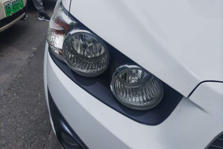 Used Chevrolet Aveo Sonic 2011 Hatchback 1.6L AT SX Right Front Headlight