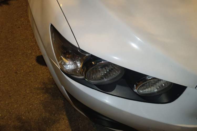 Used Chevrolet Aveo Sonic 2011 Sedan 1.4L Manual Transmission SE Right Front Headlight