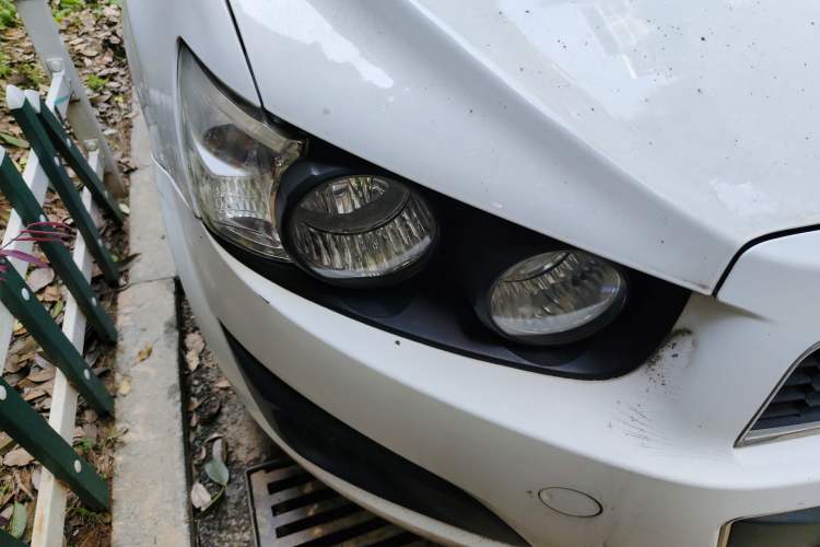 Used Chevrolet Aveo Sonic 2011 Sedan 1.4L MT SL Right Front Headlight