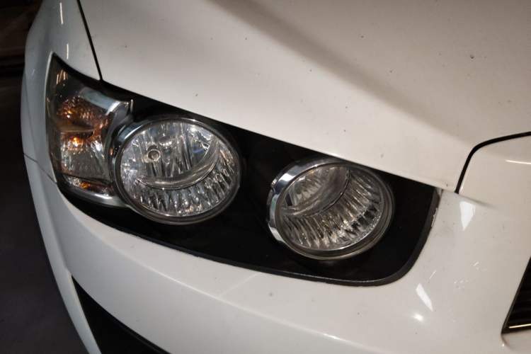 Used Chevrolet Aveo Sonic 2011 Sedan 1.4L Manual Transmission SE Right Front Headlight