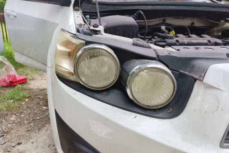 Used Chevrolet Aveo Sonic 2011 Sedan 1.4L Manual Transmission SE Right Front Headlight