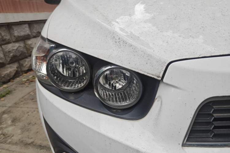 Used Chevrolet Aveo Sonic 2011 Sedan 1.4L Manual Transmission SE Right Front Headlight