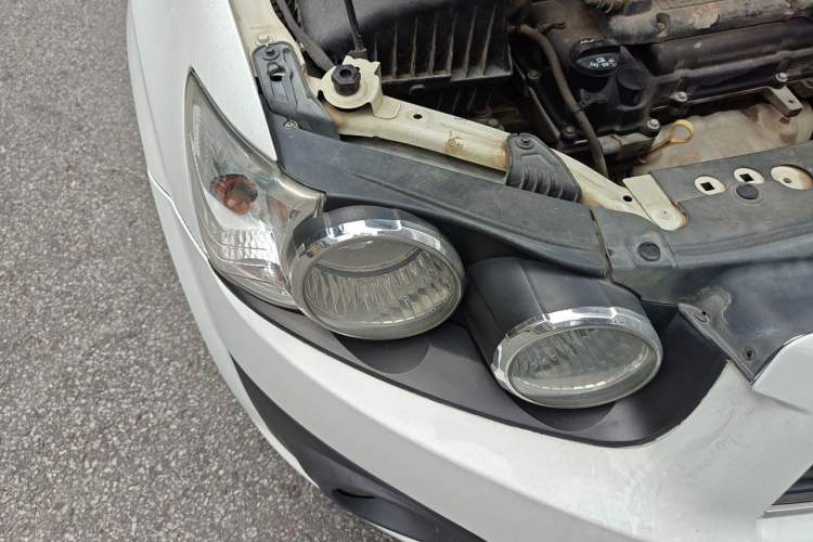 Used Chevrolet Aveo Sonic 2011 Hatchback 1.4L Automatic SE Right Front Headlight