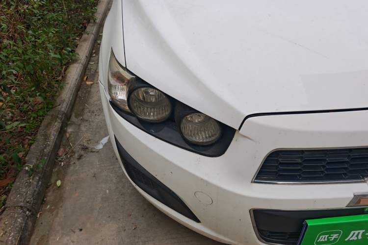 Used Chevrolet Aveo Sonic 2011 Sedan 1.4L MT SL Right Front Headlight
