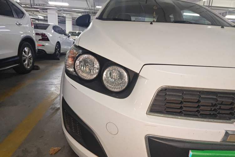 Used Chevrolet Aveo Sonic 2011 Sedan 1.4L MT SL Right Front Headlight