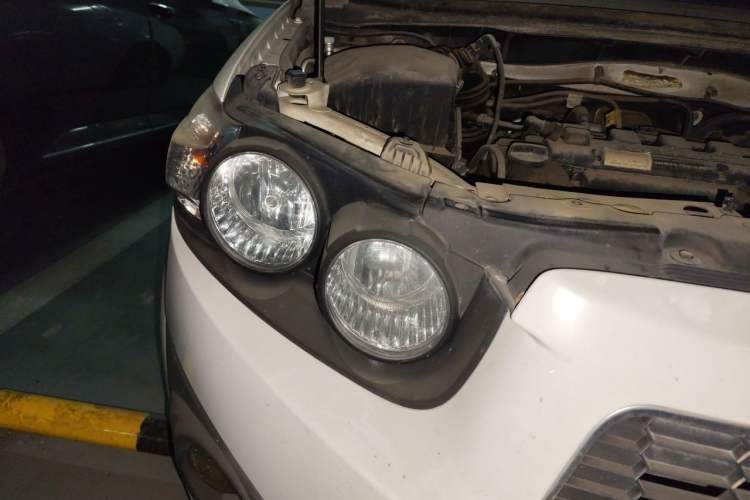 Used Chevrolet Aveo Sonic 2011 Sedan 1.4L MT SL Right Front Headlight
