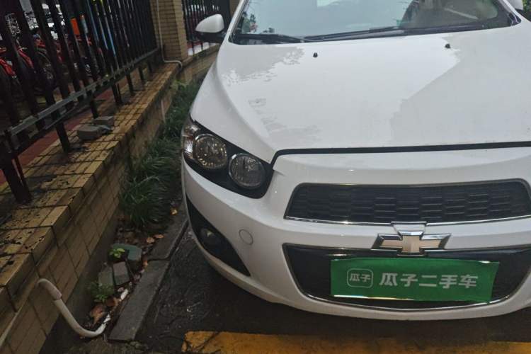 Used Chevrolet Aveo Sonic 2011 Hatchback 1.4L MT SL Right Front Headlight