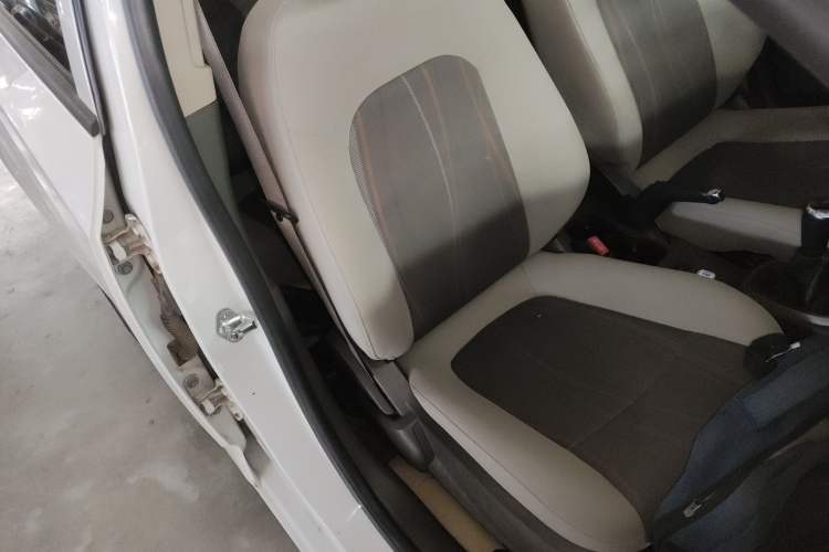 Used Chevrolet Aveo Sonic 2011 Sedan 1.4L MT SL Right Front Seat