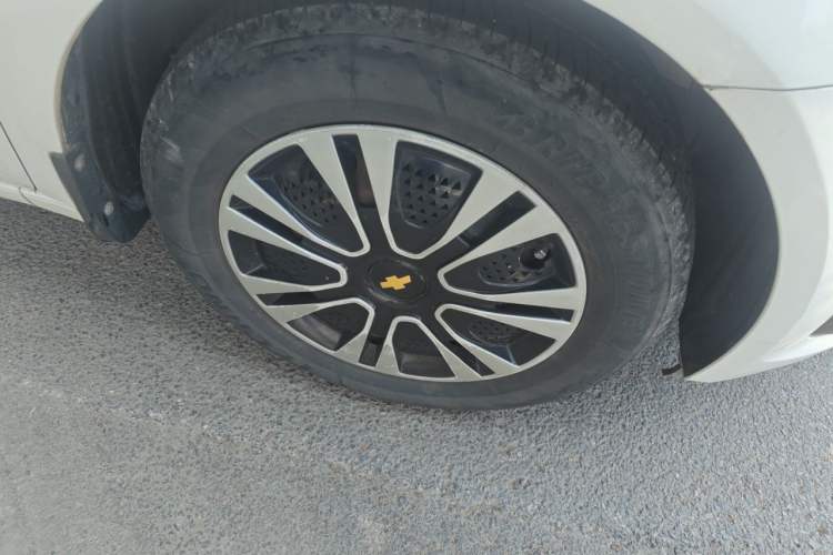 Used Chevrolet Aveo Sonic 2011 Sedan 1.4L MT SL Right Front Wheel Hub
