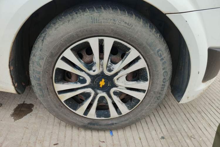 Used Chevrolet Aveo Sonic 2011 Sedan 1.4L MT SL Right Front Wheel Hub