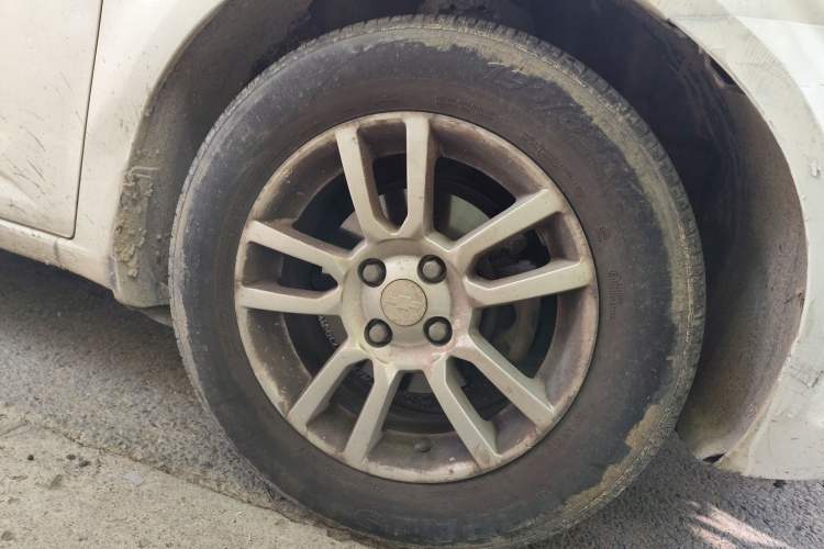 Used Chevrolet Aveo Sonic 2011 Sedan 1.4L Automatic SL Right Front Wheel Hub