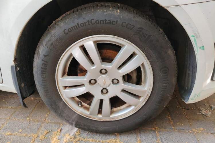 Used Chevrolet Aveo Sonic 2011 Sedan 1.4L Manual Transmission SE Right Front Wheel Hub