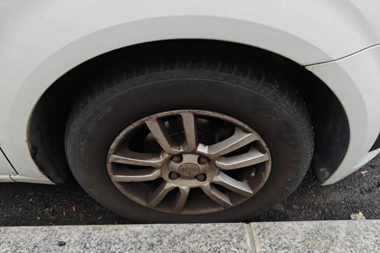 Used Chevrolet Aveo Sonic 2011 Sedan 1.4L MT SL Right Front Wheel Hub