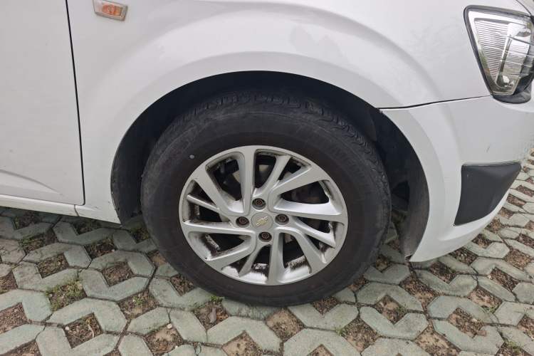 Used Chevrolet Aveo Sonic 2011 Sedan 1.4L MT SL Right Front Wheel Hub