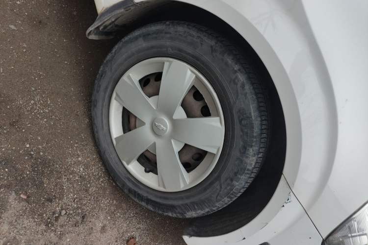 Used Chevrolet Aveo Sonic 2011 Sedan 1.4L MT SL Right Front Wheel Hub