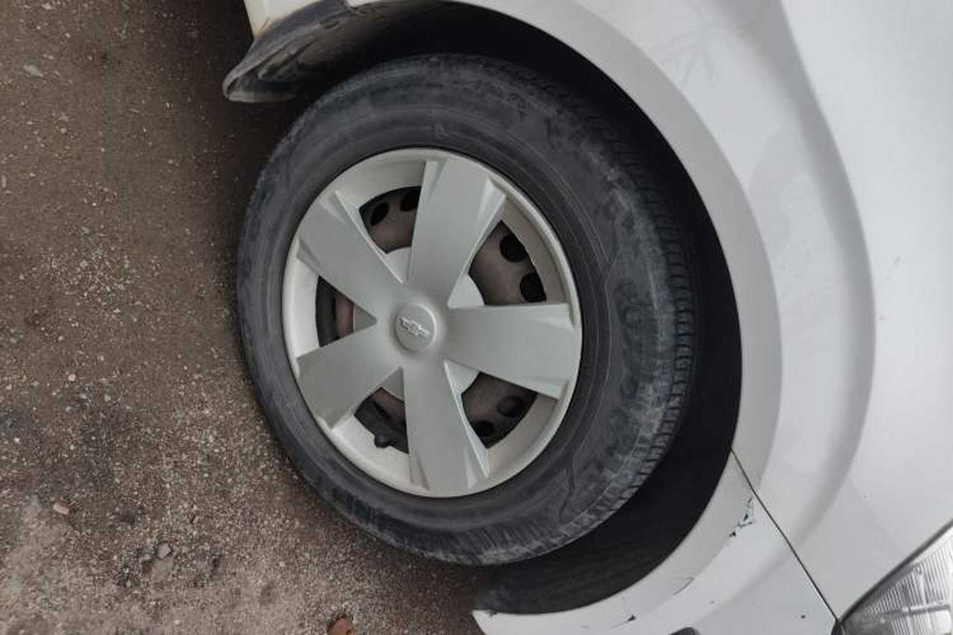 Used Chevrolet Aveo Sonic 2011 Sedan 1.4L MT SL Right Front Wheel Hub