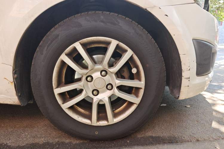 Used Chevrolet Aveo Sonic 2011 Sedan 1.4L MT SL Right Front Wheel Hub