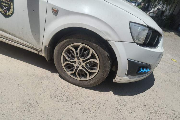 Used Chevrolet Aveo Sonic 2011 Sedan 1.4L MT SL Right Front Wheel Hub