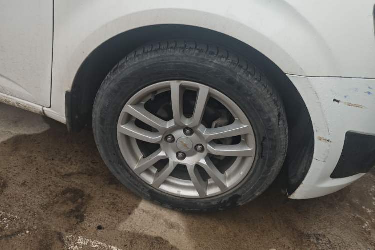 Used Chevrolet Aveo Sonic 2011 Sedan 1.6L Automatic SX Right Front Wheel Hub