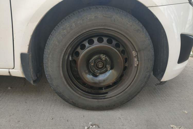 Used Chevrolet Aveo Sonic 2011 Sedan 1.4L MT SL Right Front Wheel Hub