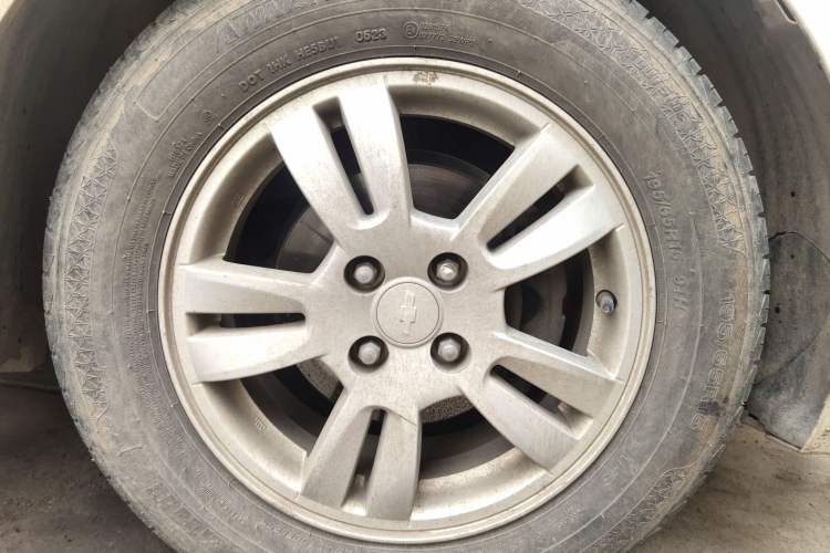 Used Chevrolet Aveo Sonic 2011 Sedan 1.6L Manual Transmission SX Right Front Wheel Hub