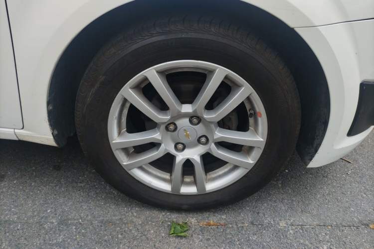 Used Chevrolet Aveo Sonic 2011 Hatchback 1.6L AT SX Right Front Wheel Hub