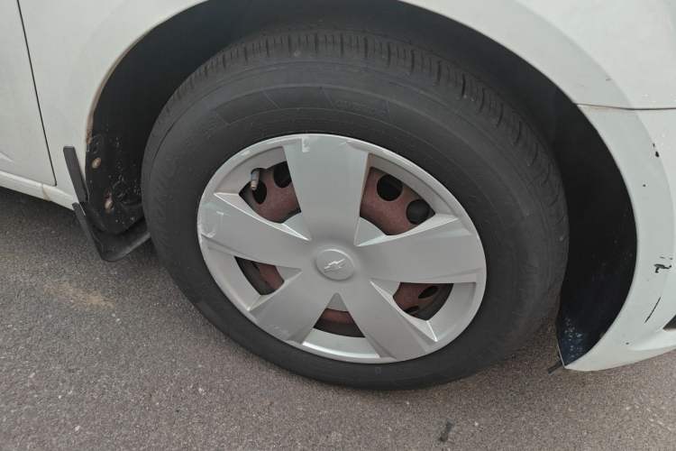Used Chevrolet Aveo Sonic 2011 Sedan 1.4L MT SL Right Front Wheel Hub