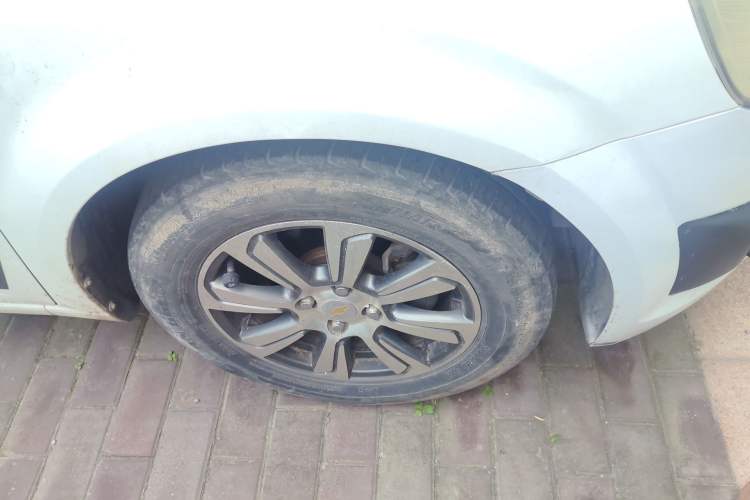 Used Chevrolet Aveo Sonic 2011 Sedan 1.4L MT SL Right Front Wheel Hub