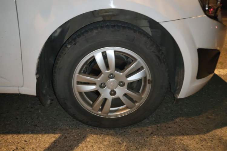 Used Chevrolet Aveo Sonic 2011 Sedan 1.4L Manual Transmission SE Right Front Wheel Hub