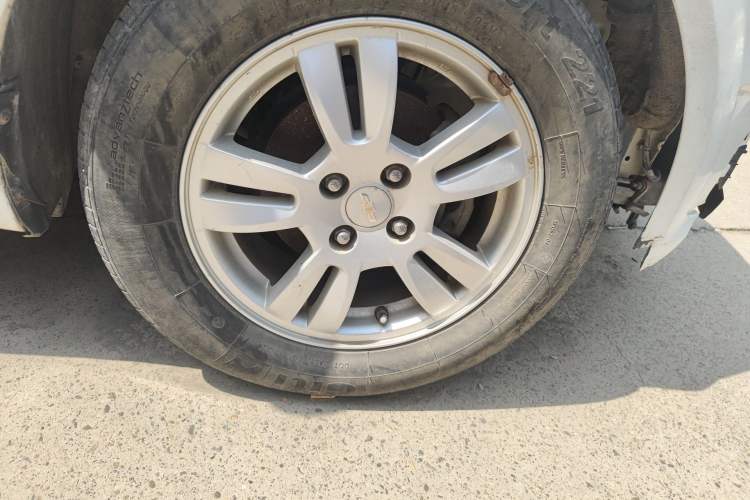 Used Chevrolet Aveo Sonic 2011 Sedan 1.4L MT SL Right Front Wheel Hub
