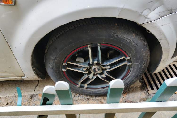 Used Chevrolet Aveo Sonic 2011 Sedan 1.4L MT SL Right Front Wheel Hub