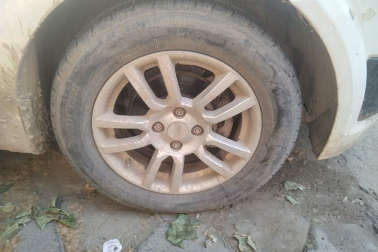 Used Chevrolet Aveo Sonic 2011 Sedan 1.4L MT SL Right Front Wheel Hub