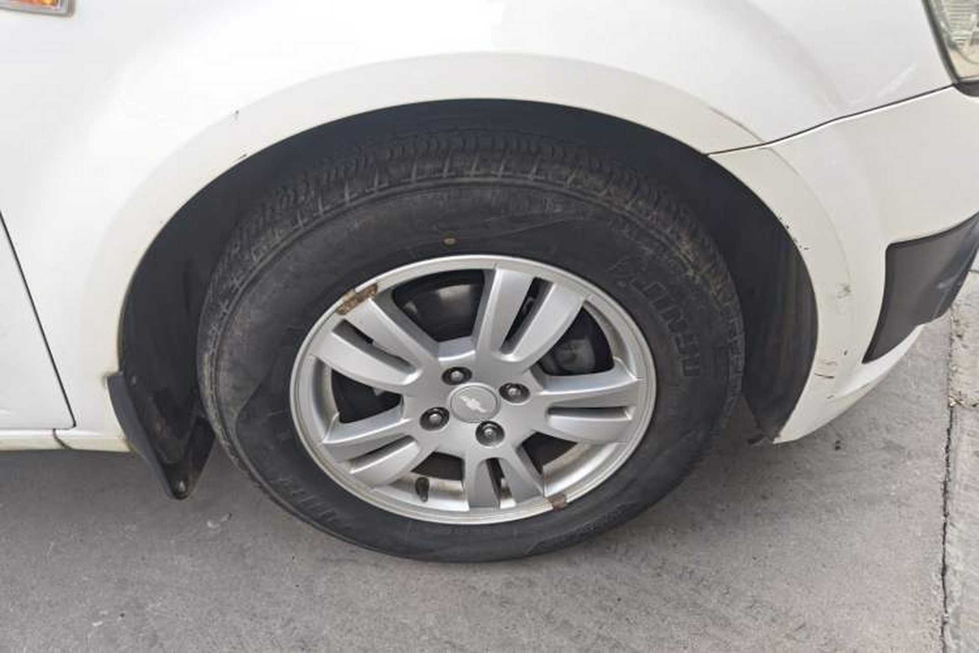 Used Chevrolet Aveo Sonic 2011 Sedan 1.4L MT SL Right Front Wheel Hub
