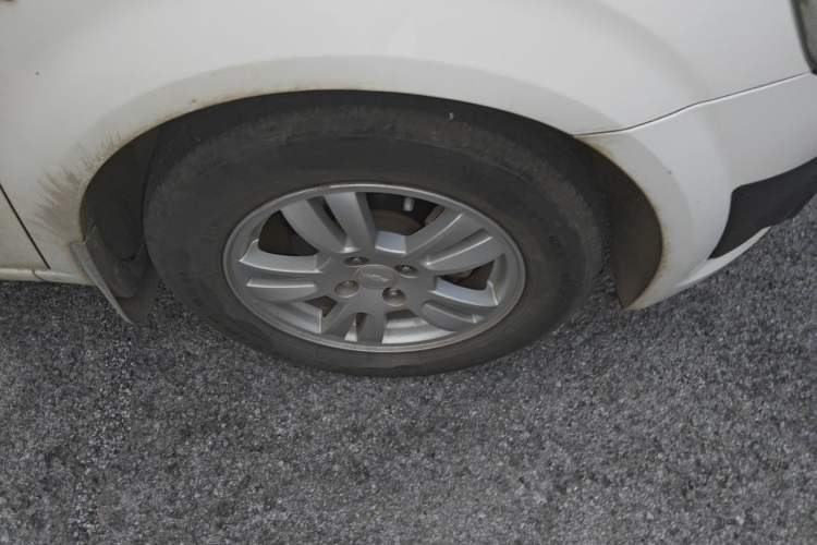 Used Chevrolet Aveo Sonic 2011 Sedan 1.4L Manual Transmission SE Right Front Wheel Hub