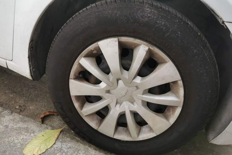 Used Chevrolet Aveo Sonic 2011 Sedan 1.4L MT SL Right Front Wheel Hub