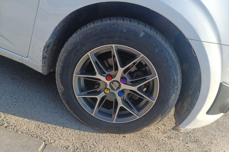 Used Chevrolet Aveo Sonic 2011 Sedan 1.4L MT SL Right Front Wheel Hub