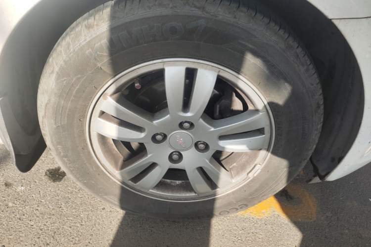Used Chevrolet Aveo Sonic 2011 Sedan 1.4L Manual Transmission SE Right Front Wheel Hub
