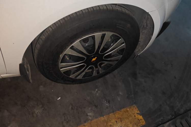 Used Chevrolet Aveo Sonic 2011 Sedan 1.4L MT SL Right Front Wheel Hub