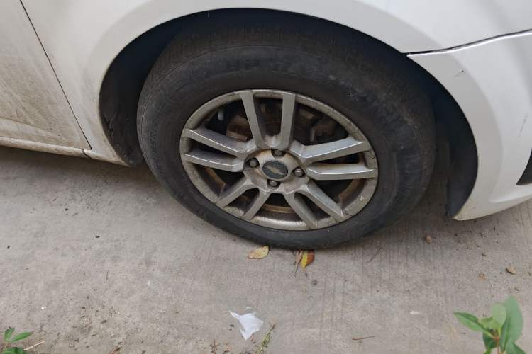 Used Chevrolet Aveo Sonic 2011 Sedan 1.4L MT SL Right Front Wheel Hub